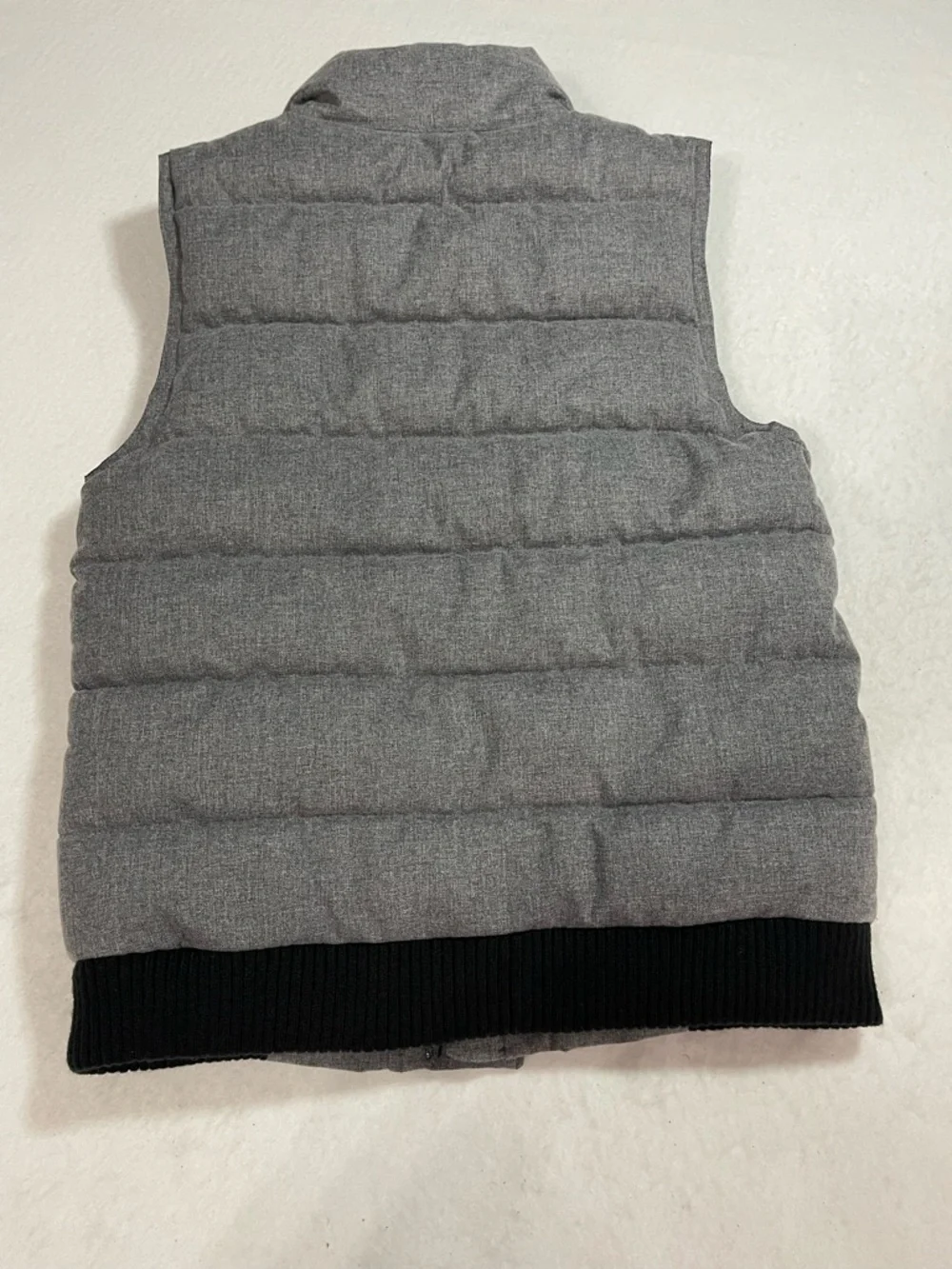 GAP Kids Gray and black puff vest size small‎